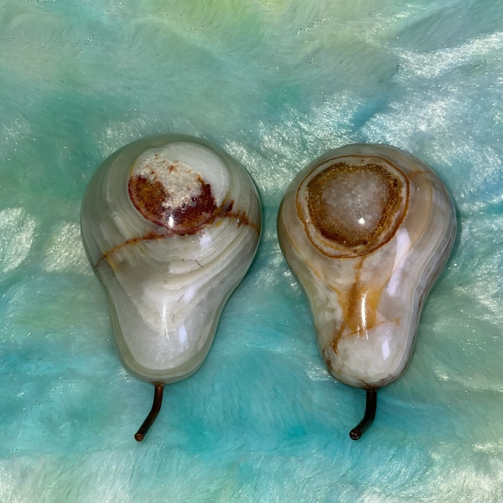 Vintage Polished Set of Stone Pears.  Colorful fruit hand carved. - Picture 4 of 8